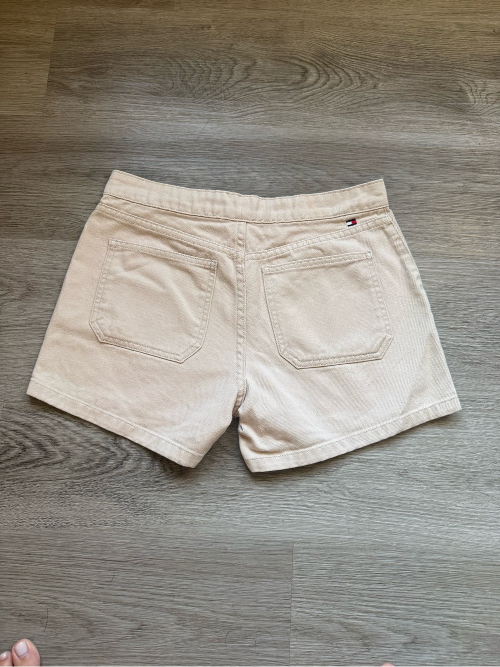 Tommy Hilfiger Cream Denim Shorts with Front Patch Pockets - Picture 2 of 4